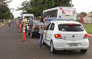 Alunos da Escola Municipal Imaculada Conceição realizam Blitz Educativa